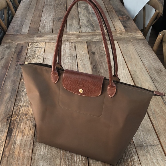 Longchamp Handbags - Longchamp La Pliage size large khaki brown tote.
